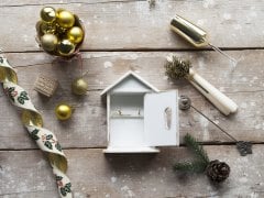 Kalpli Beyaz Ev Anahtar Kutusu